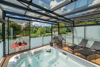 Apartment with hot tub for 2 guests for rent in the Ardennes (Libramont)