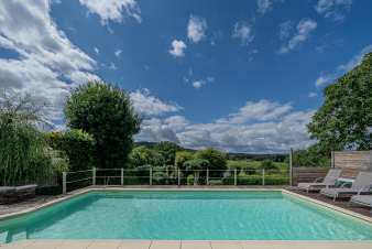 Romantic holiday home for 2 in Lierneux, Ardennes: jacuzzi, swimming pool, and proximity to Stavelot and Stoumont.
