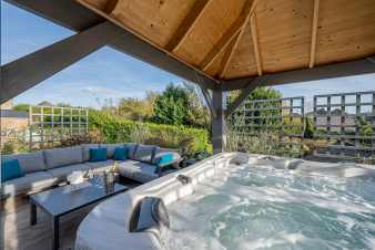 Lovely holiday home with wellness facilities for 4 guests in Lustin