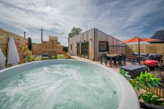 Unique tiny house for 6 people, with hot tub, playground, barbecue, near Malmedy in the Ardennes