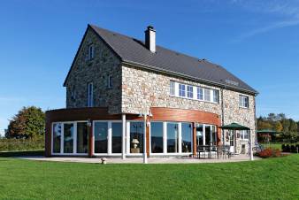 Luxurious 10-person villa with stunning views of Malmedy