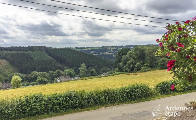 Holiday cottage with sauna, jacuzzi, games and beautiful views over the hills of Malmedy for 6/8 persons in the Ardennes