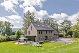 Modern 4-star cottage for 14 people at the edge of the forest, for rent in the Ardennes (Malmedy)