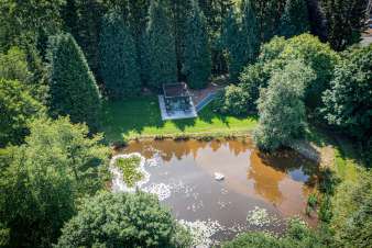 Romantic atmosphere by the pond in Manhay for two guests