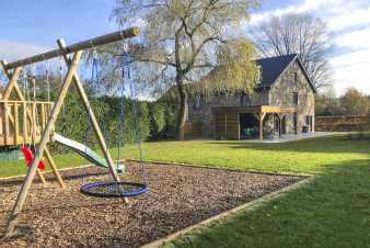 Warm, welcoming holiday home to rent for nine people in the Ardennes (Manhay)