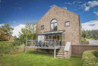 Comfort and relaxation for a stay for 9 people in this cottage in Marche-en-Famenne