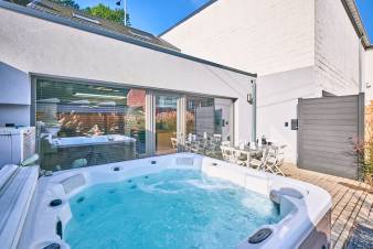 Holiday home for 6 people with jacuzzi in Marchin, Ardennes