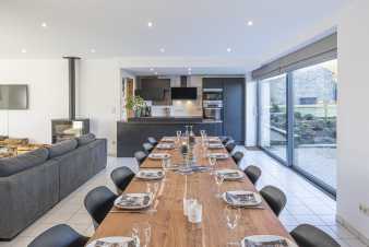 Charming holiday home for 12-13 people with jacuzzi in Mettet (Ardennes)