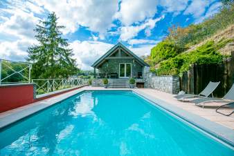 Holiday home with pool for 12 p. in the Ardennes (Maredsous)