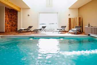 Luxury villa with pool and wellness room for 16 pers. in Maredsous