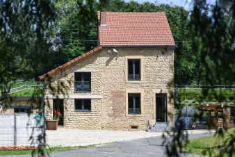 Holiday home with a unique character, for 8 pers. in Messincourt (FR)