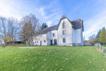 Superb, charming holiday home for nine people in Neufchteau in the Ardennes