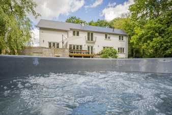 Luxury villa in Ohey for 14 persons in the Ardennes