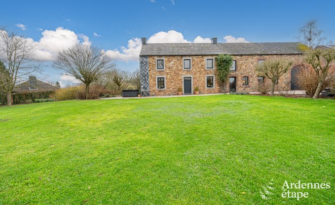 Holiday villa in Ohey: luxury accommodation for 10 people with sauna, jacuzzi and private garden