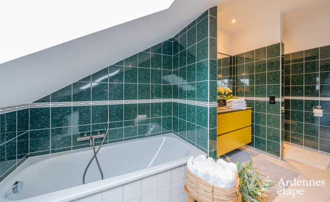 Holiday villa in Ohey: luxury accommodation for 10 people with sauna, jacuzzi and private garden