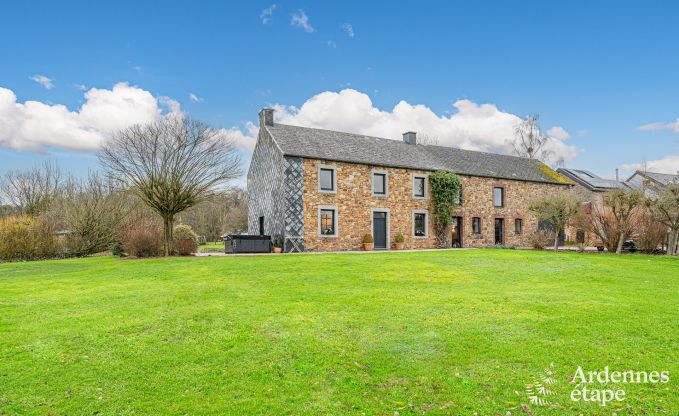 Holiday villa in Ohey: luxury accommodation for 10 people with sauna, jacuzzi and private garden