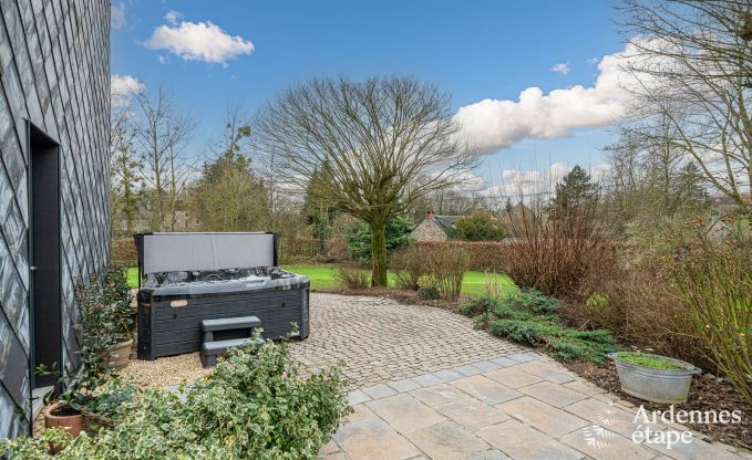 Holiday villa in Ohey: luxury accommodation for 10 people with sauna, jacuzzi and private garden