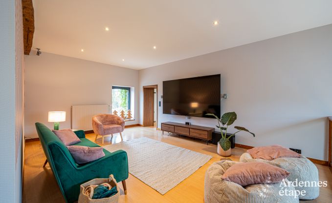 Holiday villa in Ohey: luxury accommodation for 10 people with sauna, jacuzzi and private garden