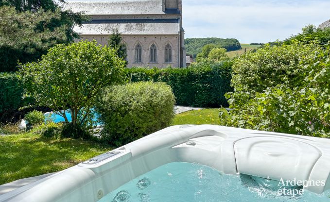 Wonderful holiday home in Onhaye with swimming pool, jacuzzi, sauna and games rooms for 14 people near Dinant