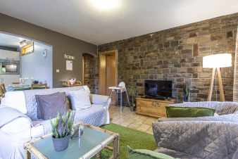 Charming holiday cottage with garden for 4 pers. to rent in Ovifat