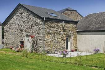 Authentic holiday stonehouse for 3/4 pers. to rent in Paliseul
