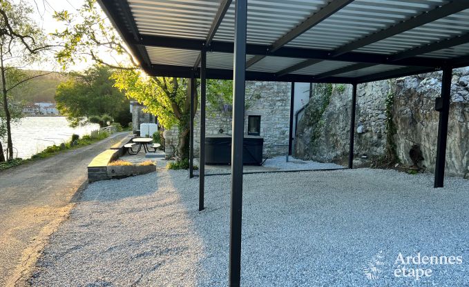 Exceptional charming holiday home in Profondeville for 4 people with jacuzzi, infrared cabin and pontoon on the Meuse