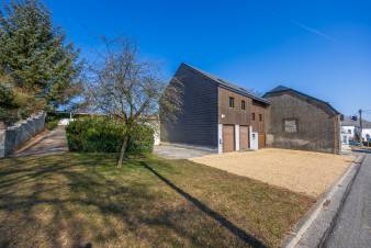 On holiday with family in this holiday house for 14 persons in Prouvy