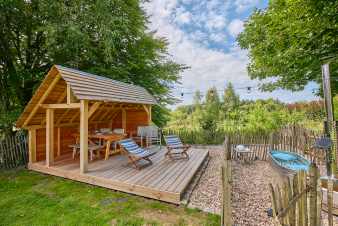 Cottage for 4 people in Redu, Ardennes, with private garden, tankuzzi (hot tub), terrace and play area