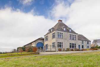 4-star holiday castle for 18 guests near Rochefort