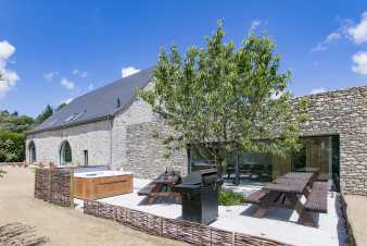 Exceptional villa for 16 people in Belvaux with wellness area.