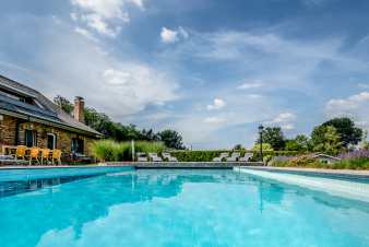 Authentic holiday villa with pool for 13 pers. to rent in Rochefort
