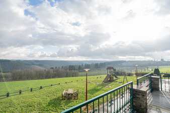 Beautiful holiday home for 8 in Rochehaut with fireplace and barbecue.