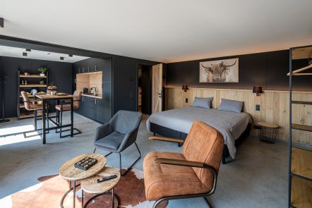 Holiday home for 2 persons in Rochehaut with private terrace and garden furniture near National Park of the Valley of the Semois