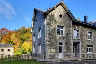 Holiday home in Saint-Hubert for 20 people with 6 bed- & bathrooms & garden