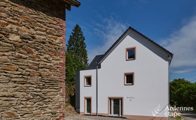 Spacious holiday home Saint-Vith for 23 people with 6 bedrooms, sauna and large garden