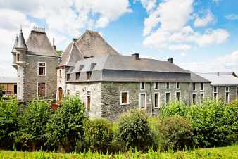 Rural house for seven people in a renovated castle-farm in Sainte-Ode
