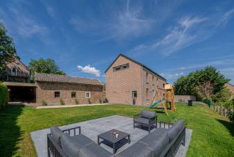 Holiday home Sippenaeken: luxury for 15 people with jacuzzi and private garden
