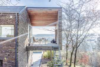 Contemporary villa with natural outdoor swimming pool for 8 guests in the Ardennes (Somme-Leuze)