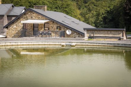 Apartment for six people next to a pond in Somme-Leuze (Ardennes)
