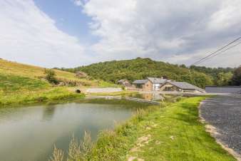Holiday home with fishing lake for 6/7 p. to rent in the Ardennes