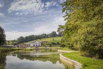 A holiday home surrounded by countryside for 12 people in Somme-Leuze (Ardennes)