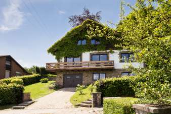 Holiday home for eight people with sauna on the heights of Stavelot.