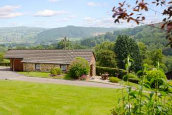Charming 3.5-star holiday home for 4 persons in Stavelot