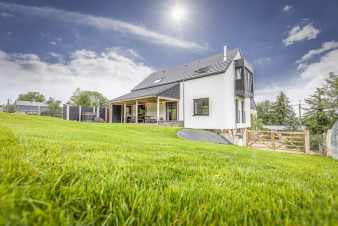 Holiday home in Stavelot: comfort for 10 in the Ardennes with sauna and garden