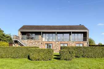 Holiday cottage with jacuzzi and view on the valley of Stoumont