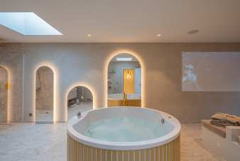 Luxury loft for 4 people in Thimister-Clermont with jacuzzi and billiards.