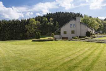 Holiday villa with sauna and panoramic view to rent in Trois-Ponts