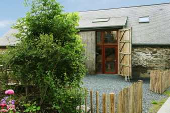 Charming holiday home with a luxurious spa for 8 guests in Vaux-sur-Sre