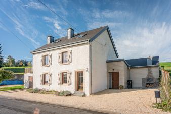 Charm & authenticity in Vaux-sur-Sre for 6-8 guests