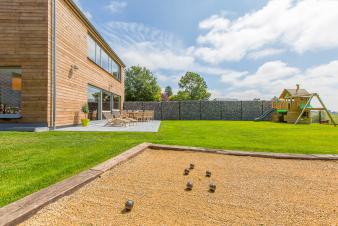 Gorgeous farmhouse with enclosed garden and 'extras' in Vaux-sur-Sre